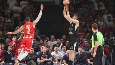  Miloš Marović na košarkaškom derbiju Zvezde i Partizana 