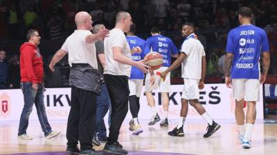  HAOS u Pioniru: Navijači Zvezde na igrače Budućnosti! 