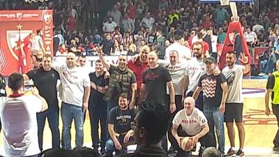  Navijači šutirali na koš Crvena zvezda - Budućnost peta utakmica ABA plej-of 