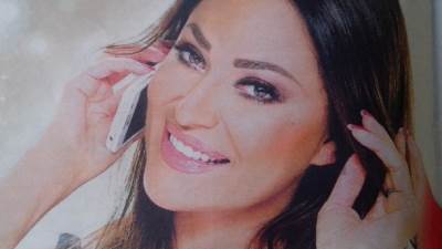  Ceco, umiješ da držiš telefon?! 