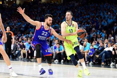  "Dabl-dabl" Micića i 17 trojki Efesa za put na F4! 