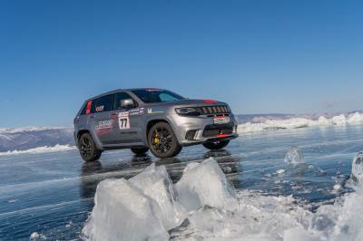  Jeep-Grand-Cherokee-Trackhawk-voznja-po-ledu-rekord-Video 