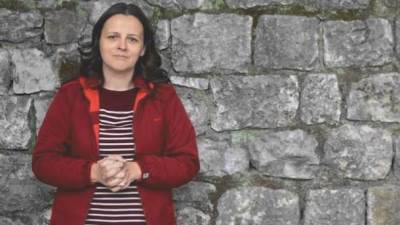  Levitiranje-iznad-zemlje-zacakljenog-pogleda 