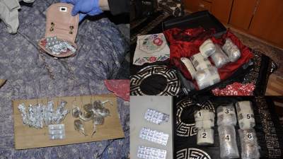  Zaplijenjena marihuana i tablete, uhapšene tri osobe 