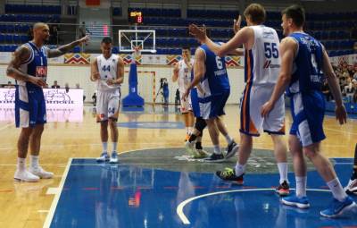  Stranci moraju u karantin, pa na test, pa na teren 