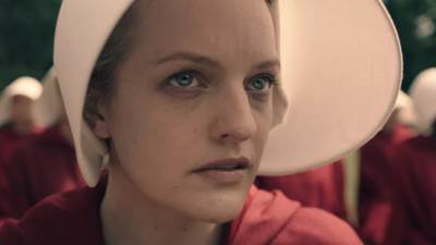  Handmaid-s-tale-Tom-Kruz-i-lizabet-Mos-u-vezi 