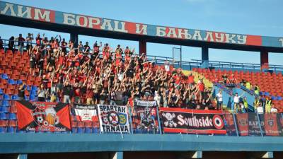  Navijaci-Spartaka-iz-Trnave-u-Banjaluci-skandiranje-Kosovo-je-srce-Srbije 