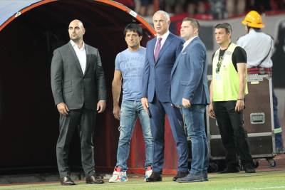  Mateo-Garsija-u-FK-Crvena-zvezda-Zvezdan-Terzic-porucio-armiji-navijaca-Pregovori-teski-i-dug 