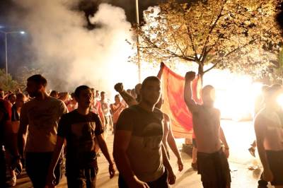  Crvena zvezda u Ligi sampiona slavlje na ulicama borbeno vozilo navijaci i igraci FOTO i VIDEO 