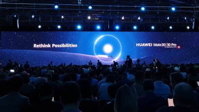  PREMIJERA Telefon o kom svi pricaju Huawei Mate 30 Pro FOTO 