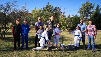  Donirali sadnice: Akcija KK Iskra u OŠ "Pavle Rovinski" 