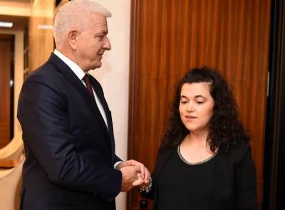  Premijer zaposlio u svom kabinetu slijepu djevojku  