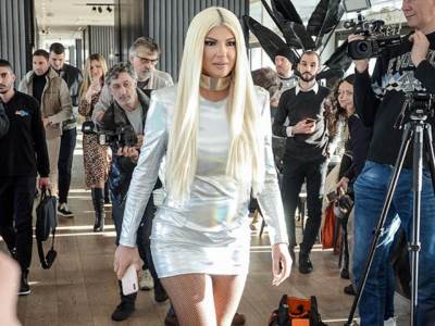  Jelena-Karleusa-Instagram-fotografije-plava-haljina-i-dekolte 