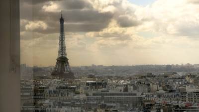  Pariz-turisti-Japancu-oteli-sat-vredan-800.000-evra 
