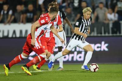  Takuma Asano dao gol za Japan 