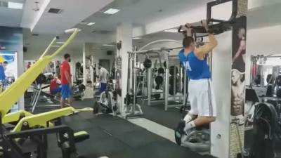  Trening Mornara: Neko na vratilu neko na fitnesu! (VIDEO) 