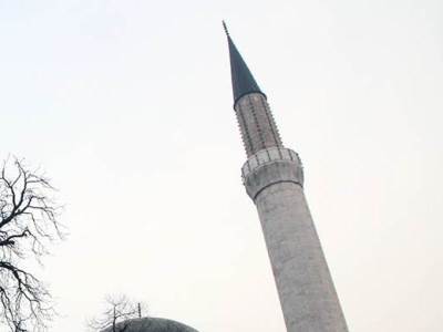  Pucnjava-u-Francuskoj-Penzioner-otvorio-vatru-kod-dzamije 