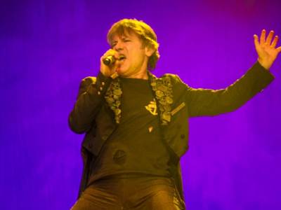  Brus-Dikinson-se-razvodi-placa-100-miliona-dolara-zeni 