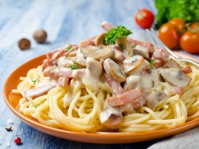  Recept špagete sa šampinjonima i slaninom 