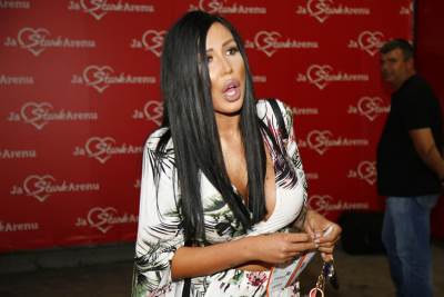  Tijana-Ajfon-pise-knjigu-otkriva-imena-muskaraca-s-kojima-je-bila 