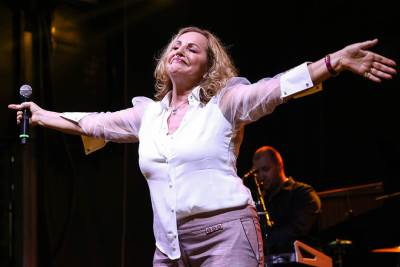  Mrkonjić iznenadio Anu Bekutu romantičnim "bodljikavim" poklonom! 