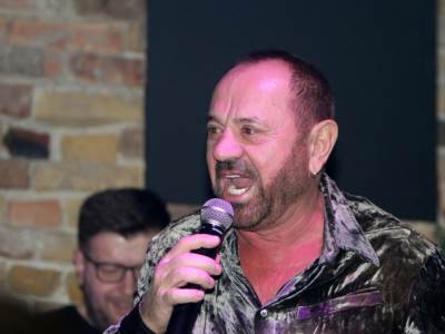  BIZARNO: Tukao Mileta Kitića jer je njegova vjerenica "luda za pevačem"?! 