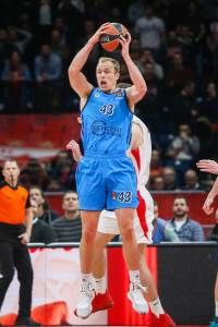  FENJERAŠ IZNENADIO ŠAMPIONA: Prva pobeda Albe, vratio se i Milutinov 