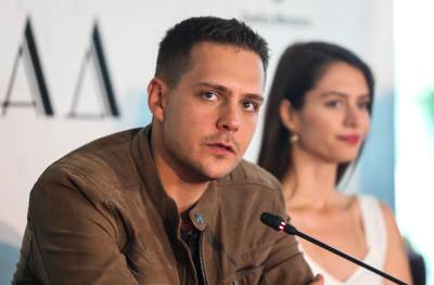  Je l' se ovo računa? Biković u bazenu, Kusta snima za Instagram! (VIDEO) 