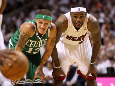  Delonte-Vest-NBA-kosarkas-beskucnik-Lebron-Dzejms-majka 