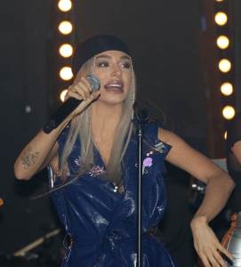  Edita Aradinović podigla haljinu i pokazala gaćice na nastupu! (FOTO) 