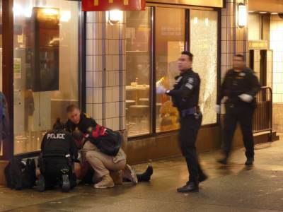  PUCNJAVA ispred restorana brze hrane: Žena ubijena, sedmoro povrijeđenih 