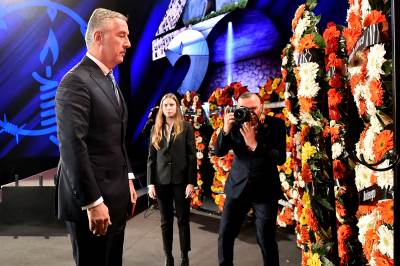  Đukanović Polaganje vijenca Sjeccanje na holokaust borba protiv antisemitizma 