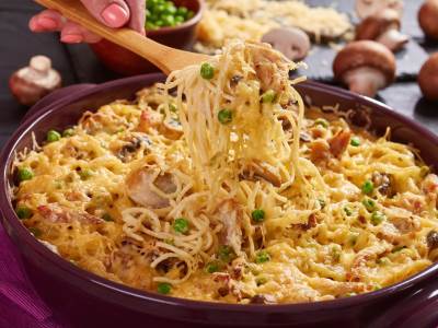  Ideja za ručak: Zapečene špagete sa piletinom u kremastom sosu od pečuraka 