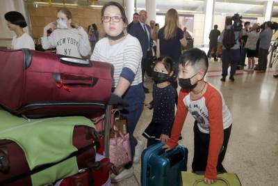  PANIKA-KOD-SUSEDA-Grupa-turista-iz-grada-koji-je-centar-epidemije-u-poseti 