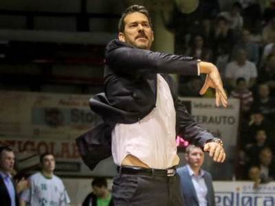  KADA MISICA MIA UZIMA BRIS, MUŠKARCIMA SKAČE TEP, A TAD SU BILI NAJBOLJI TIM ABA 