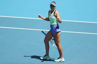  Australijan-open-Sofija-Kenin-i-Esli-Barti-u-polufinalu 