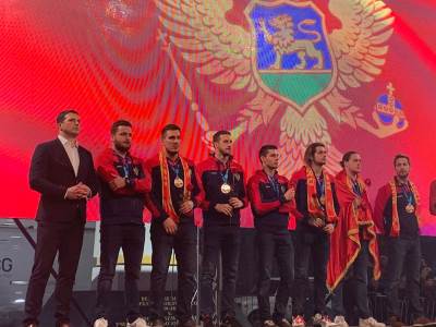  vi ste naše zlatne ajkule 