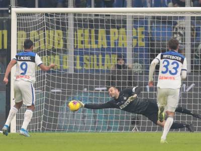  Samir-Handanovic-Inter-slomio-prst 