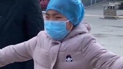  SNIMAK zbog kojeg plače cijelio SVIJET: Zagrljaj iz karantina (VIDEO) 