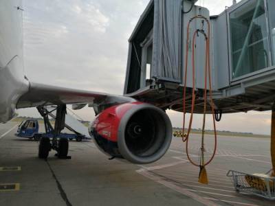  Avion u Istanbulu promašio pistu, prepolovio se i zapalio, ima povređenih 