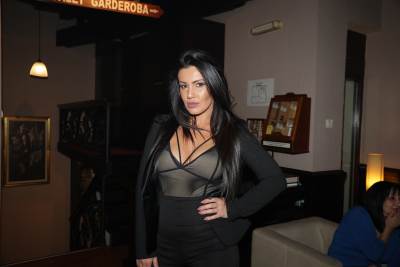  Izbacili je sa Noletovog meča, pa častila fanove vrelom fotkom sa plaže! 