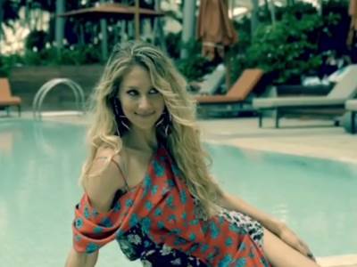  Ana Kurnjikova objavila slike s porođaja 