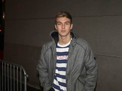  Popularni jutjuber se SKINUO i zapalio Instagram, pogledajte! (VIDEO) 