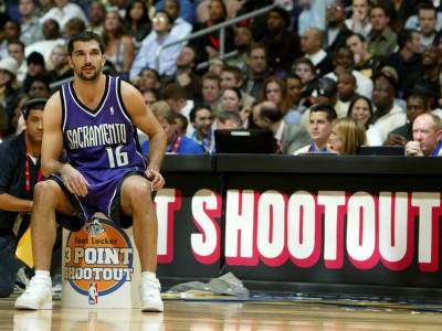  Pedja-Stojakovic-na-NBA-All-Star-sutiranju-trojki-2001-2004-Dve-titule-iz-cetiri-finala-VIDEO 