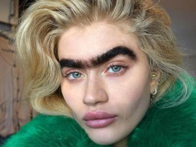  Manekenka-sa-spojenim-obrvama-fotografije 