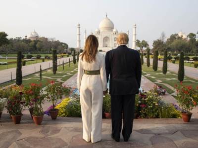  Donald-Tramo-i-Melanija-posetili-Tadz-Mahal 