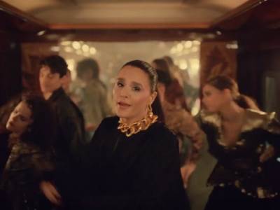  Dzesi-Ver-spot-za-pesmu-Spotlight 