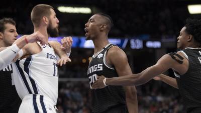  Bogdanovic-i-Bjelica-u-trci-za-NBA-plej-of-Memfis-Sakramento-VIDEO 