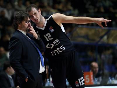  Novica-Velickovic-na-treningu-promenio-majicu-VIDEO 