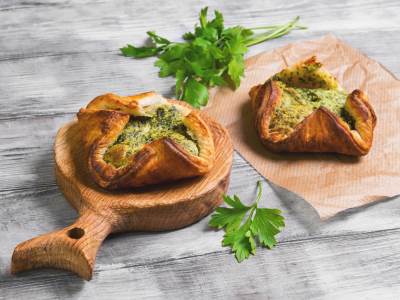  Idealne za doručak: Pogačice sa sirom, spanaćem i čeri paradajzom 